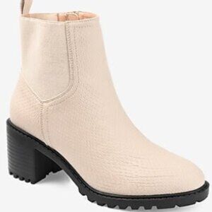 Journee Hallie Bootie / Ivory & Black / 2.5" Block Heel